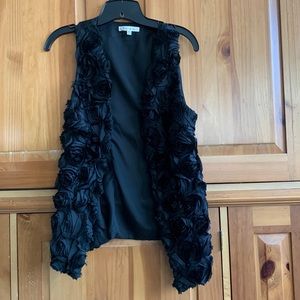 Lucy & Co roses vest